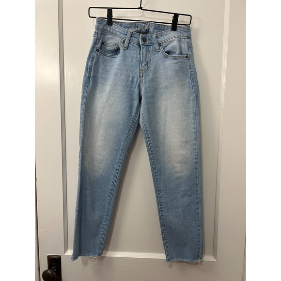 Universal Thread Women's Mid Rise Boyfriend Crop Jeans Light Wash Size 00 / 24 R - Picture 1 of 10